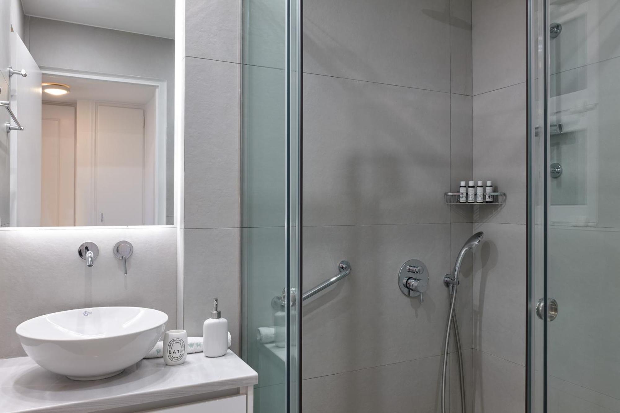 Chic One Bd Apartment With Hilton View أثينا المظهر الخارجي الصورة
